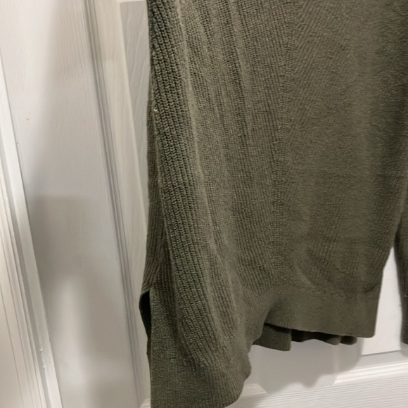 Abercrombie & Fitch Sweater - Picture 4 of 14